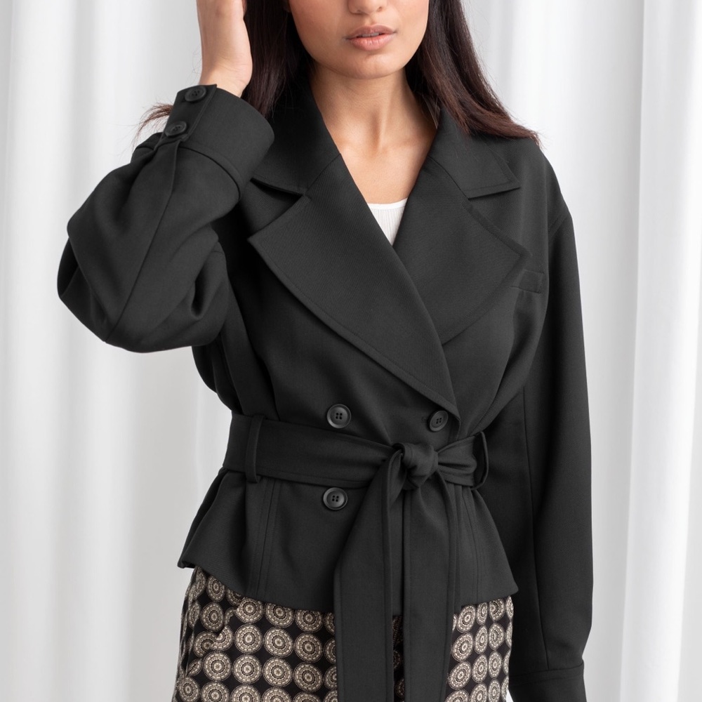 & Other Stories Belted Cropped Trench Jacket in Black Size 6